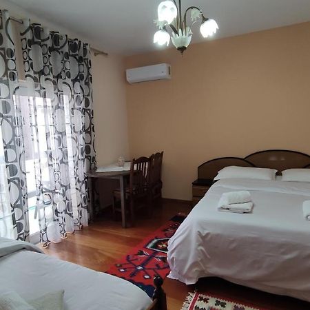 Guest House Katerina Korce Exterior foto