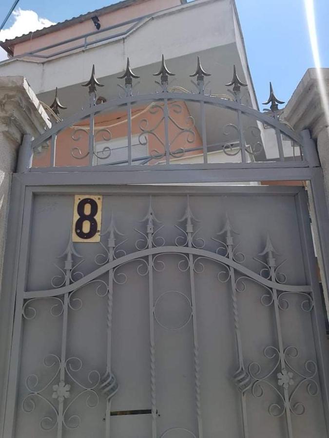 Guest House Katerina Korce Exterior foto