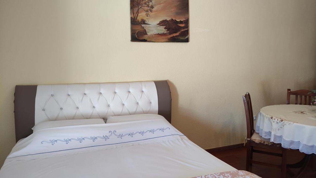 Guest House Katerina Korce Exterior foto