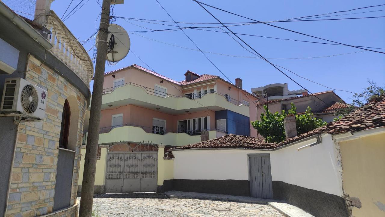 Guest House Katerina Korce Exterior foto
