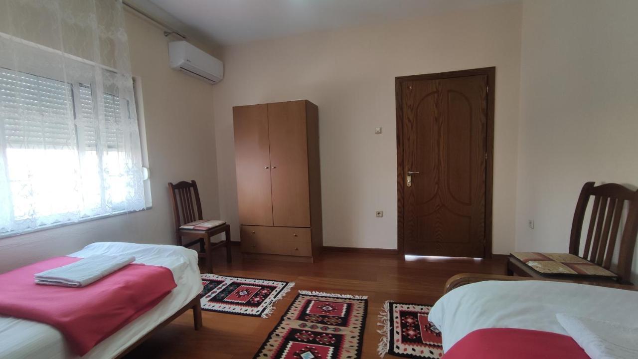 Guest House Katerina Korce Exterior foto