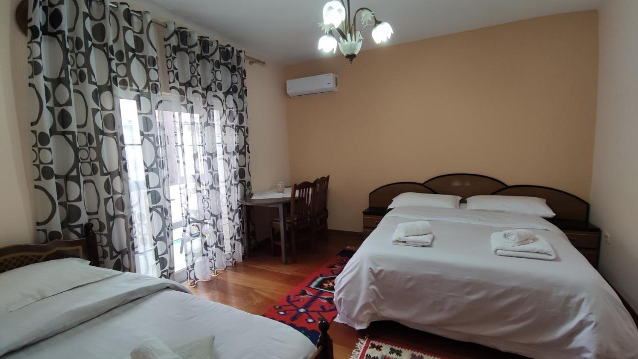 Guest House Katerina Korce Exterior foto
